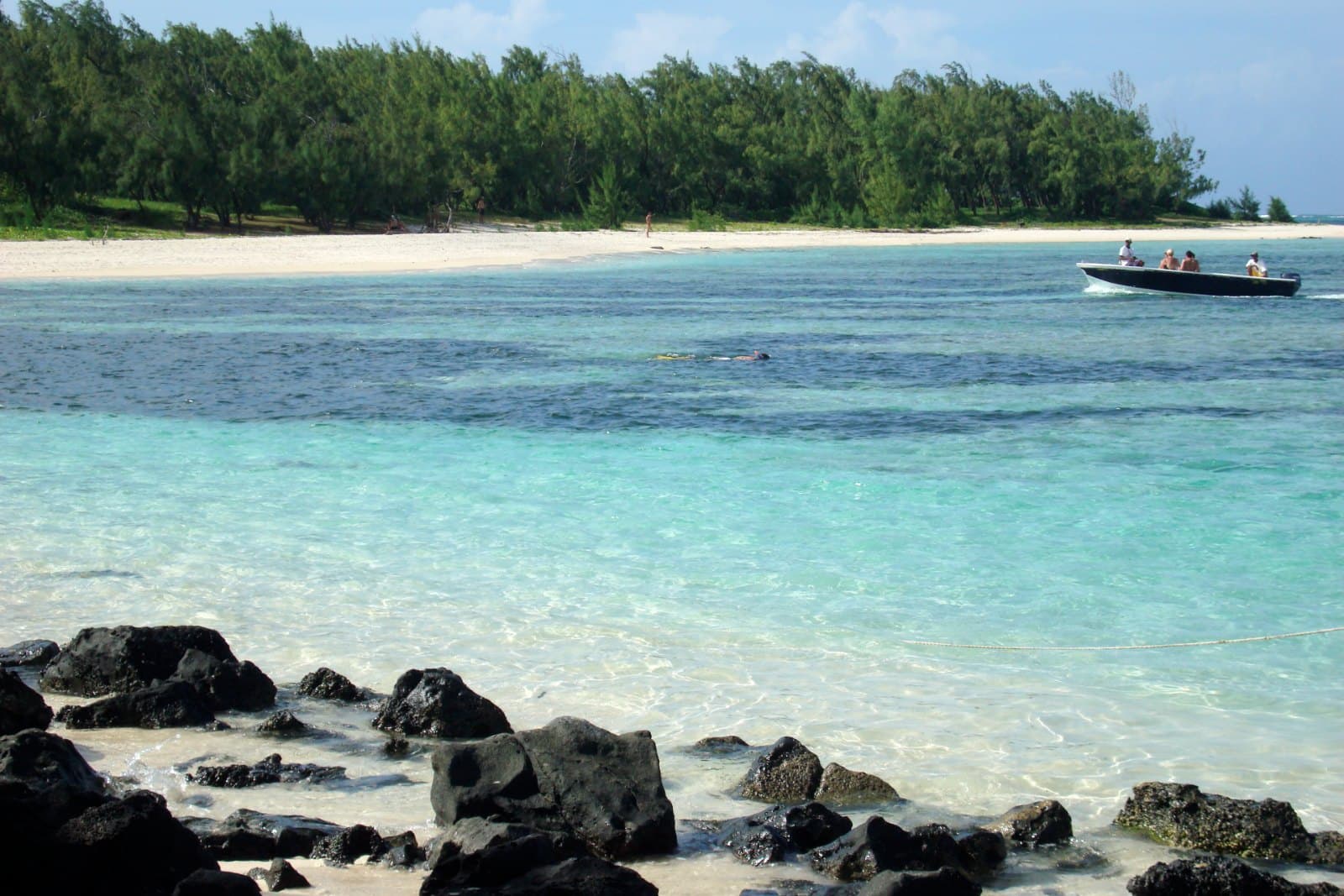 Île aux Cerfs beach